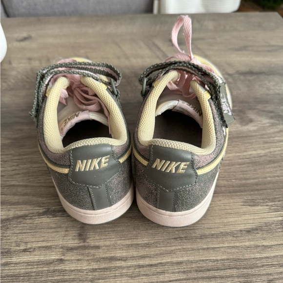 Nike shoes - Picture 6 of 6